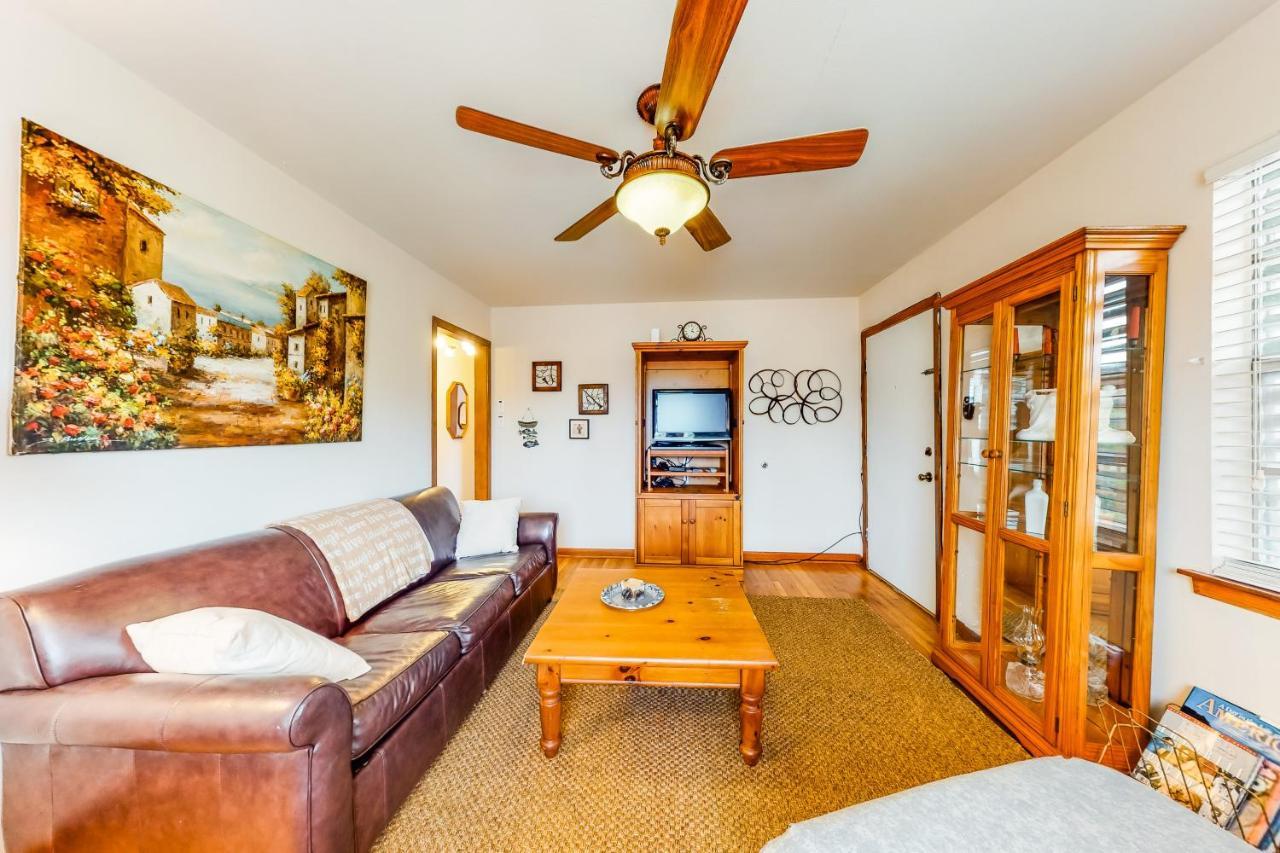 Backyard Escape Apartment Galveston Exterior photo